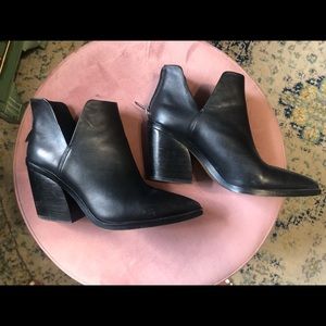 Gigietta Bootie Vince Camuto